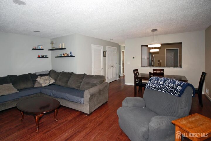 Property Photo:  37 Upperbrook Court  NJ 08859 
