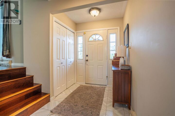 Property Photo:  212 Promenade Dr  ON P6B 5J6 