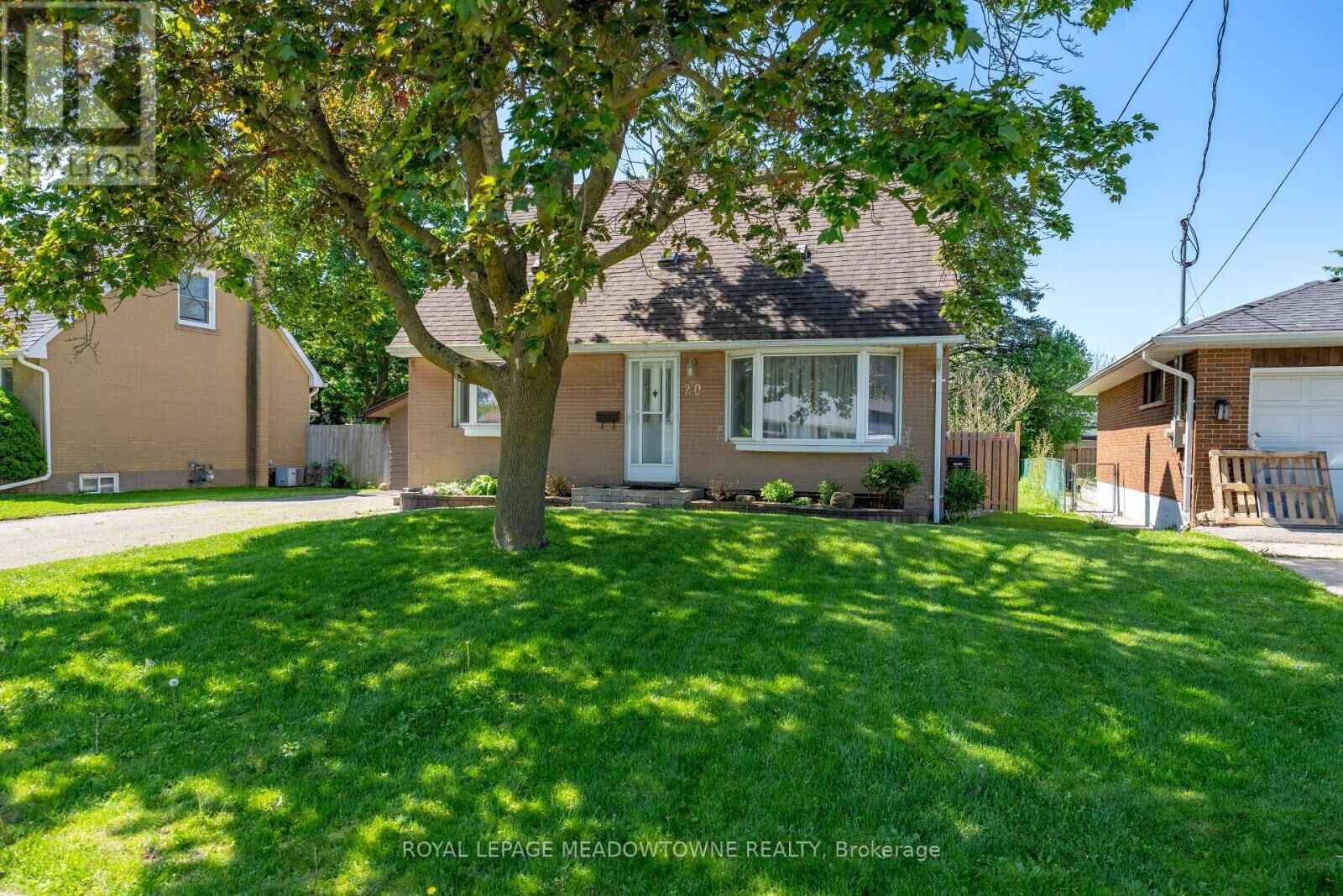Property Photo:  20 Delrex Boulevard  ON L7G 3X7 