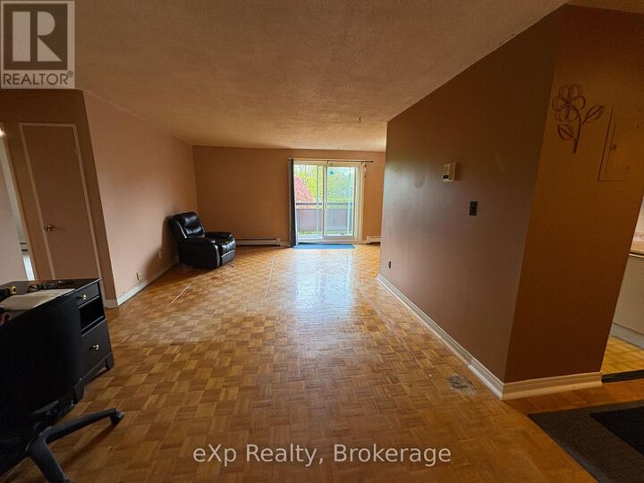 Property Photo:  925 10th Avenue East 303  ON N4K 3H8 