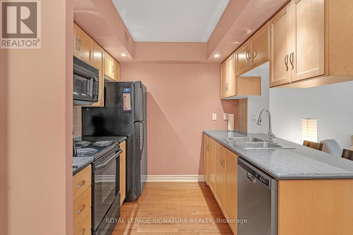 Property Photo: 270 Wellington Street West 710 ON M5V 3P6