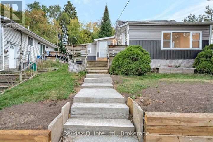Property Photo: 78 Wallbridge Cres Crescent ON K8P 1Z4