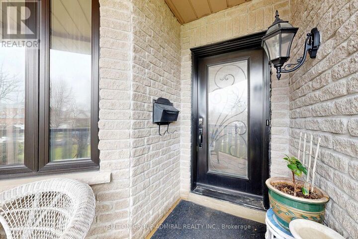 Property Photo: 32 Stephanie Lane Upper ON L4N 0V1