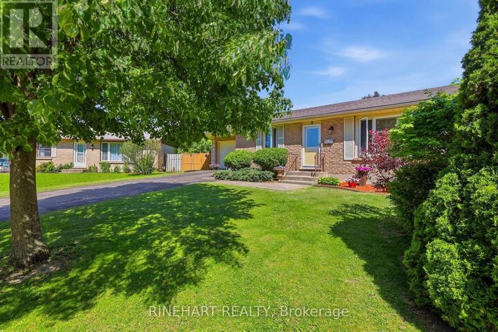 Property Photo:  3 Greenfield Court  ON N6E 1K9 
