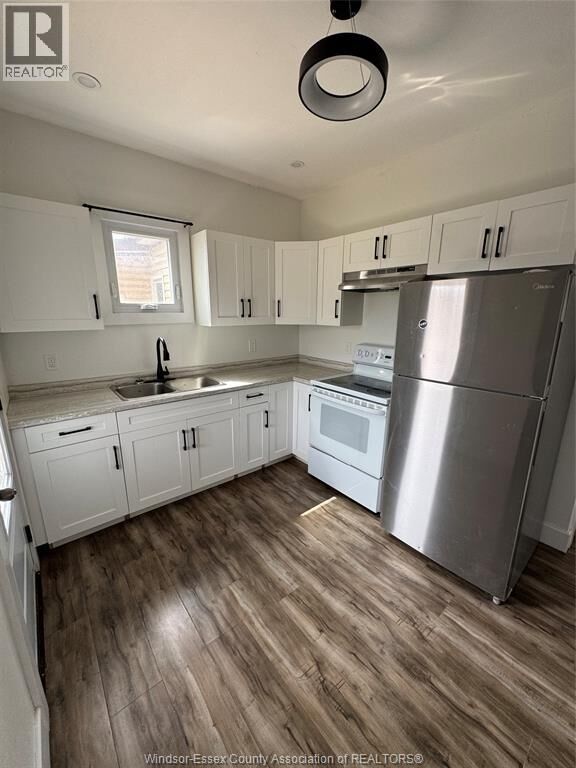 Property Photo:  934 Gladstone  ON N9A 2T6 