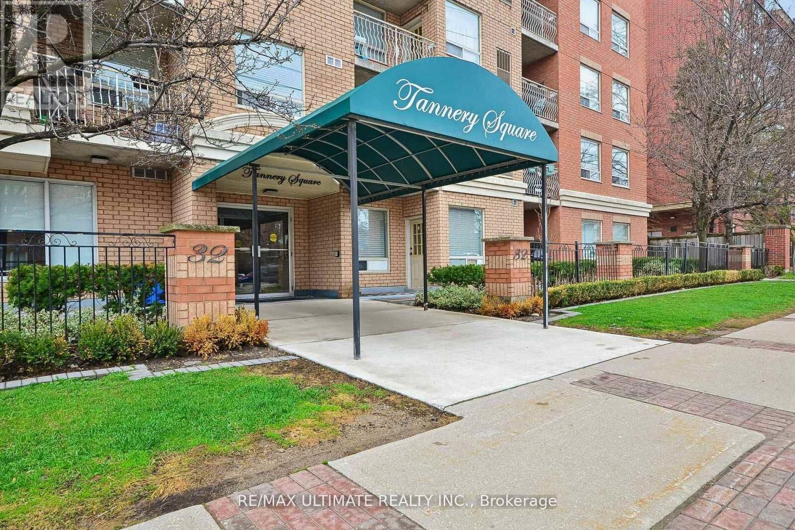 Property Photo: 32 Tannery Street 405 ON L5M 6T6