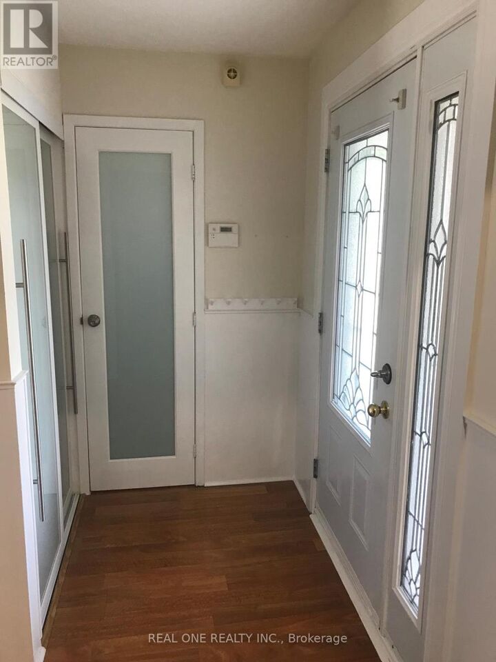 Property Photo:  1580 Lancaster Drive 28  ON L6H 2Z5 