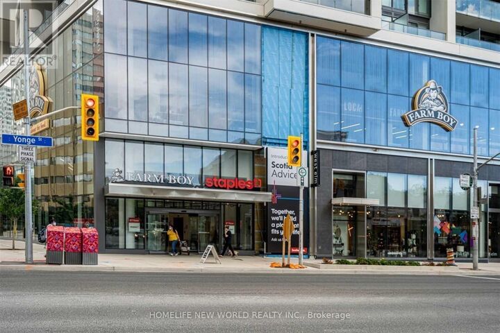 Property Photo: 8 Hillsdale Avenue 37 ON M4S 0B2