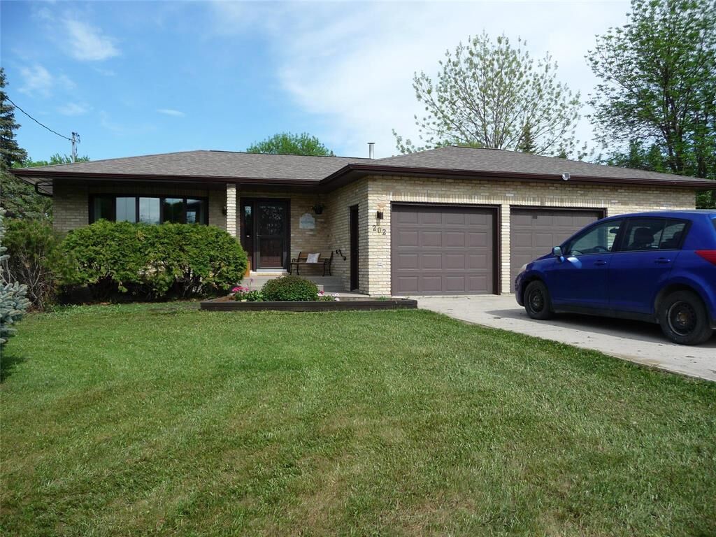 Property Photo:  202 Second St East Street  MB R0A 0X0 