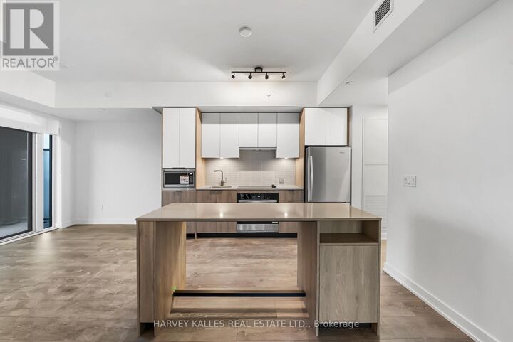 Property Photo: 1007 The Queensway 514 ON M8Z 6C7