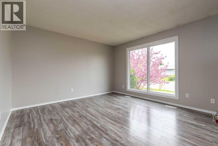 Property Photo:  2723 47 Avenue Avenue  SK S9V 1H3 