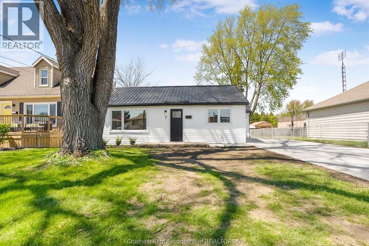 Property Photo: 7 Oxley Drive ON N7L 2K5