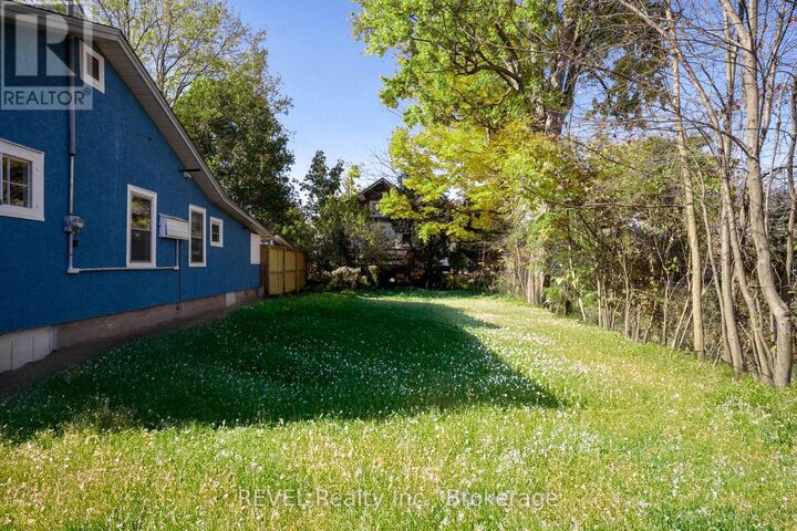 Property Photo:  405 Oxford Avenue  ON L0S 1J0 