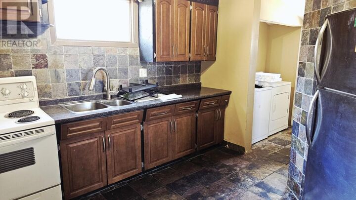 Property Photo:  283 Brock St E  ON P7E 4H3 