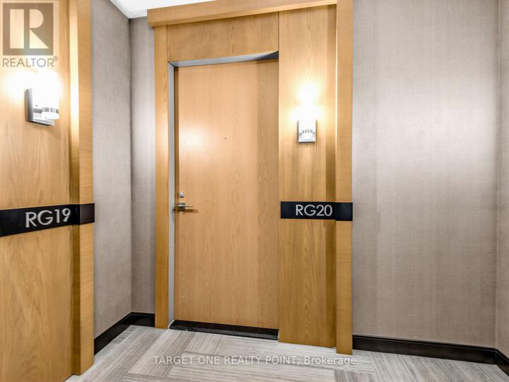 Property Photo:  28 Uptown Drive East Rg20  ON L3R 5M8 