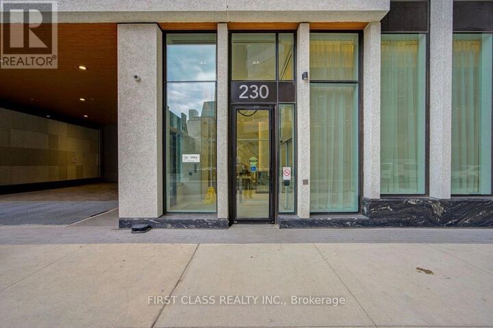 Property Photo:  230 Simcoe Street 2512  ON M7A 1X8 