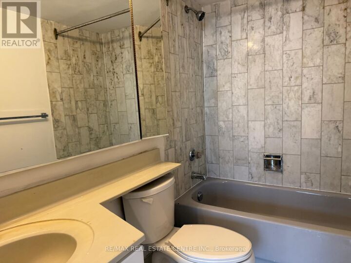 Property Photo: 265 Enfield Place 1403 ON L5B 3Y7