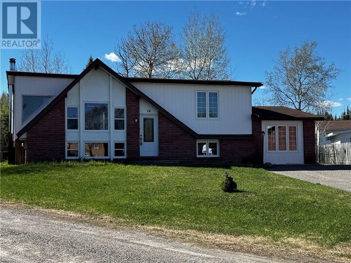 14 Lynne Court — photo 1