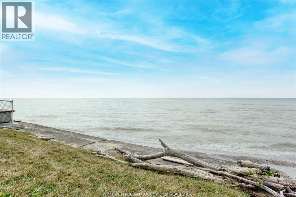 Property Photo:  127 Lakewood Drive  ON N9V 2Y8 
