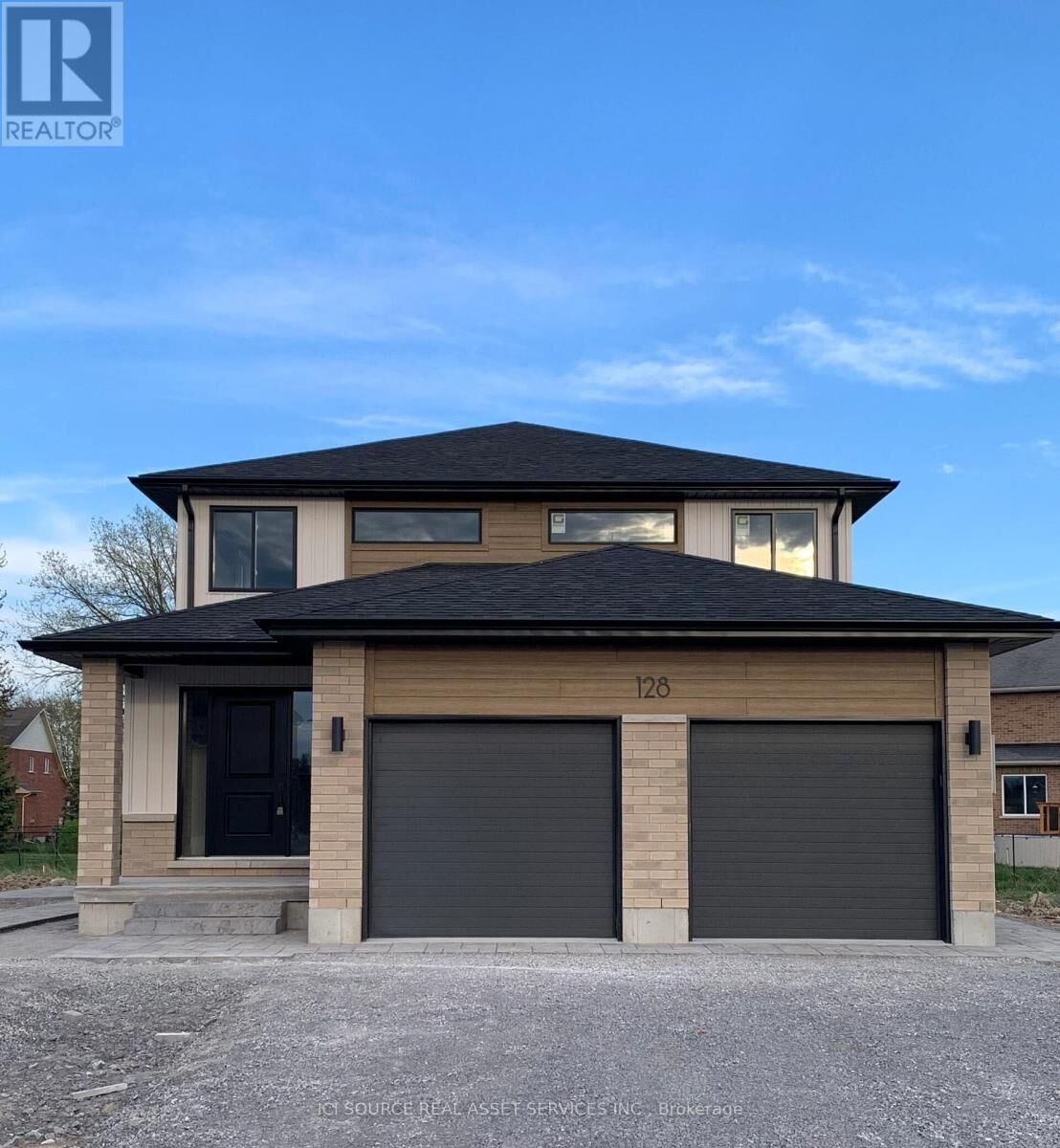 Property Photo:  128 Hastings Park Drive Unit A  ON K8P 0J4 