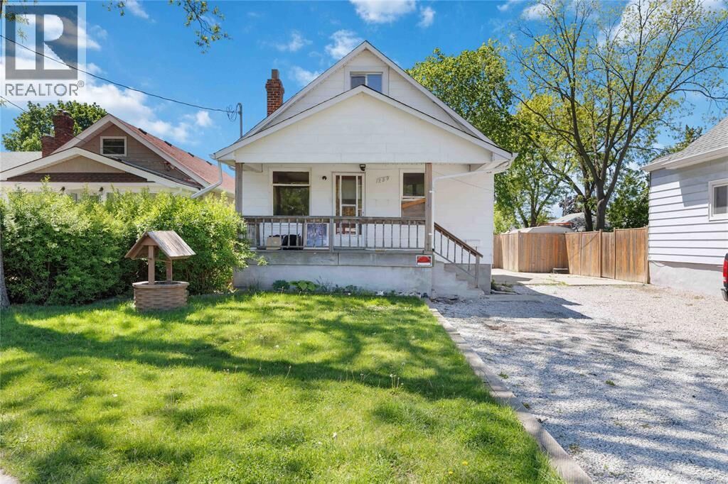 Property Photo: 259 Ontario Street ON N7T 1L6