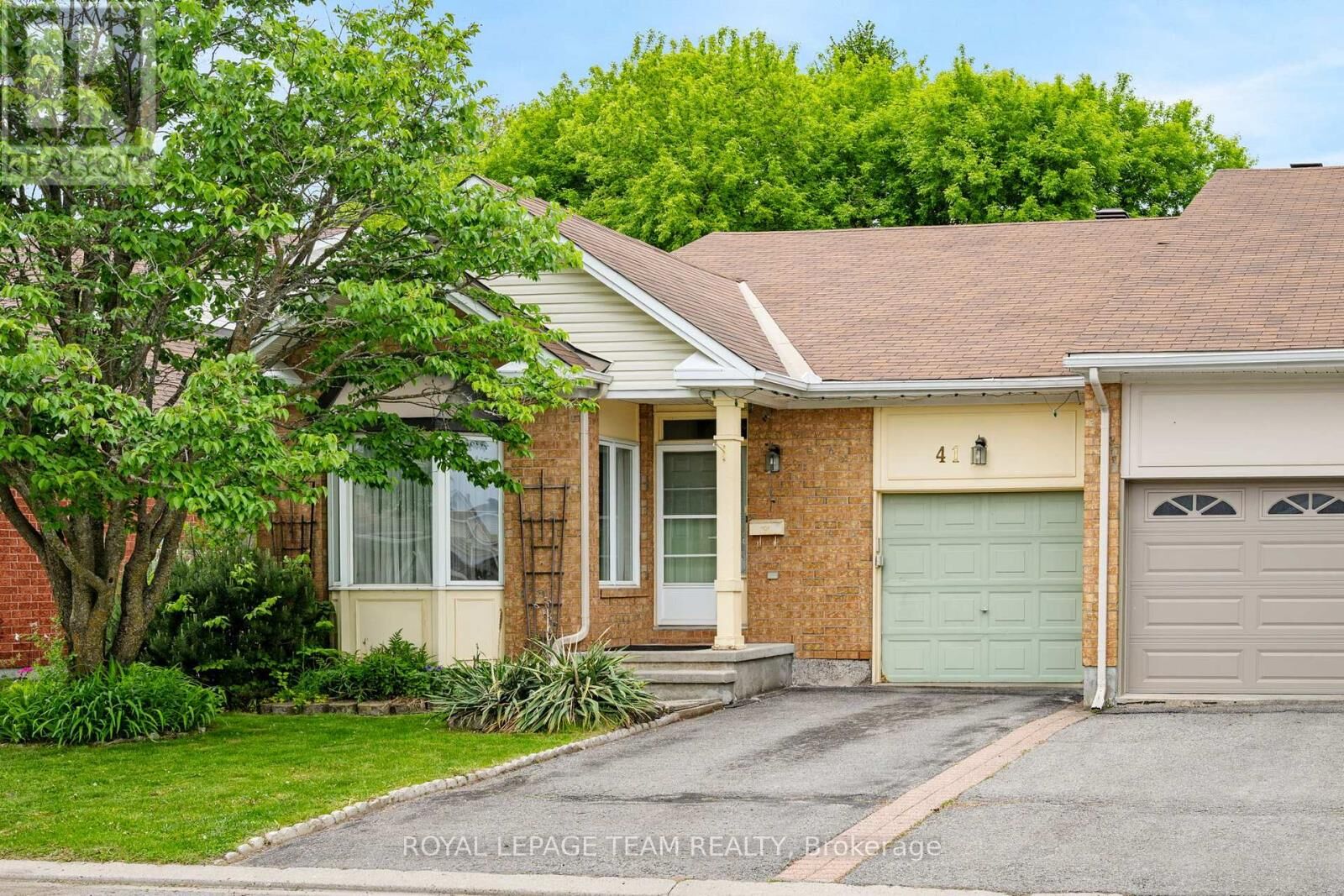 Property Photo:  41 Billingham Crescent  ON K2K 2T7 