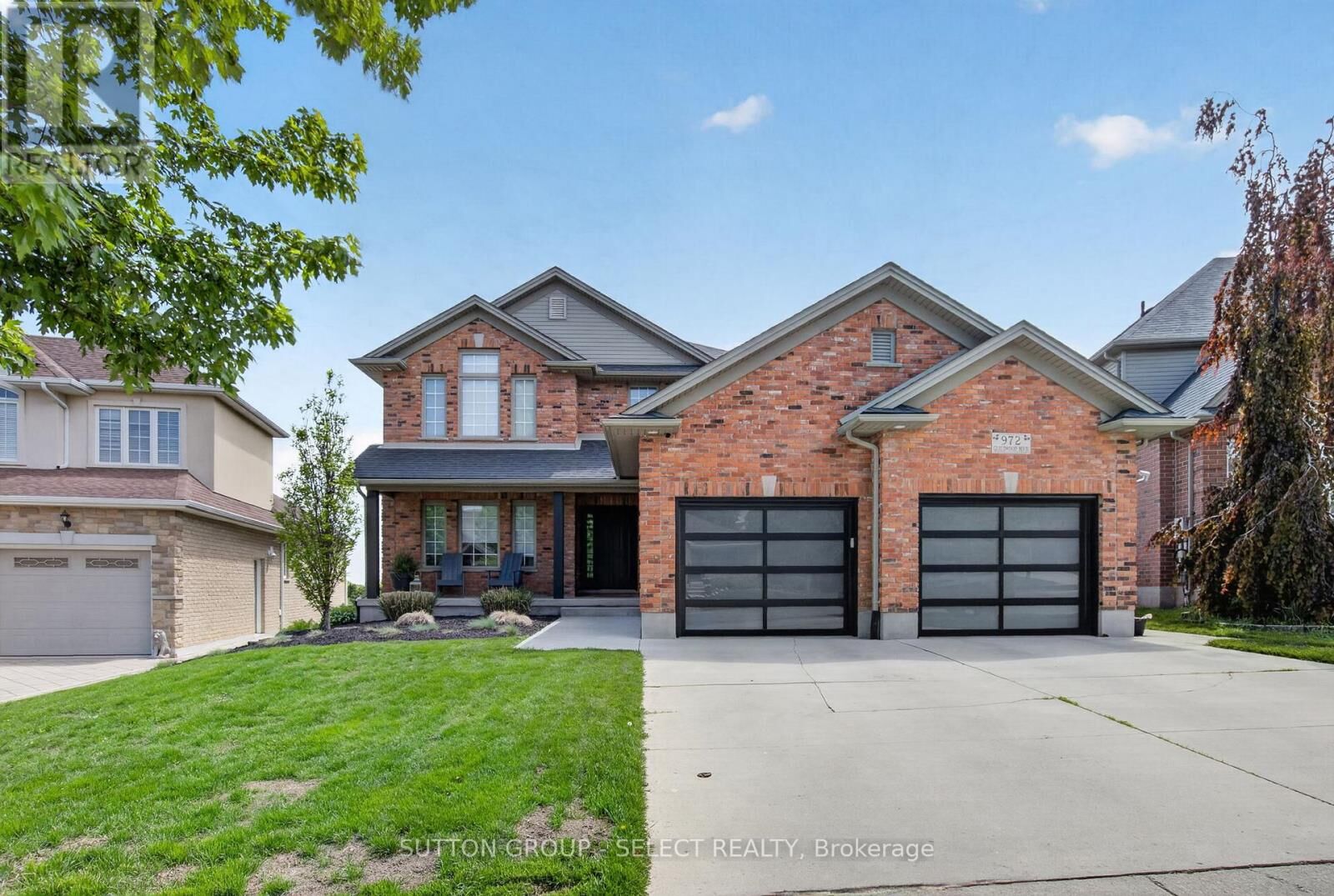 Property Photo:  972 Guildwood Boulevard  ON N6H 4G3 