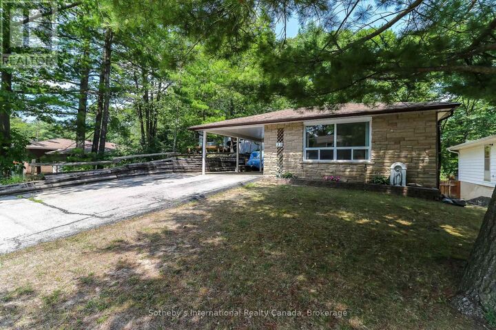 Property Photo: 33 Parkwood Drive ON L9Z 2T2