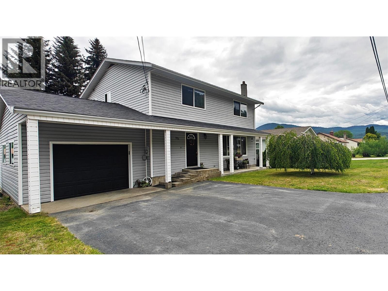 Property Photo: 275 10th Avenue BC V0G 1P0