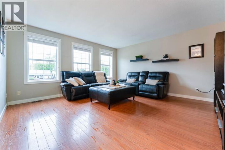 Property Photo: 685 3 Avenue West AB T0J 0Y2
