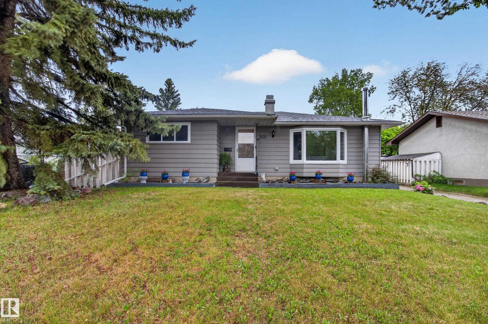 Property Photo:  302 Fir Street  AB T8A 2B3 