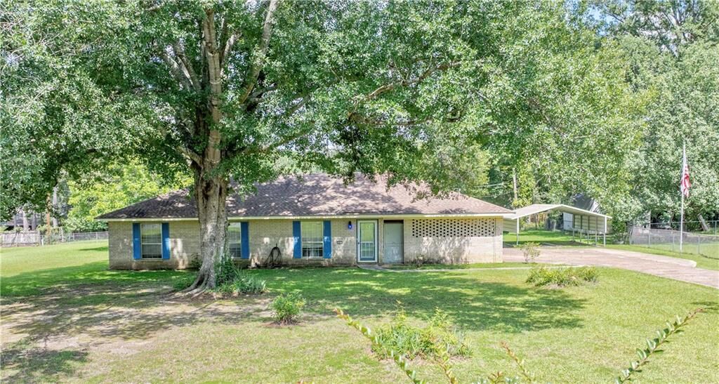 Property Photo: 266 Oakwood Lane LA 71360