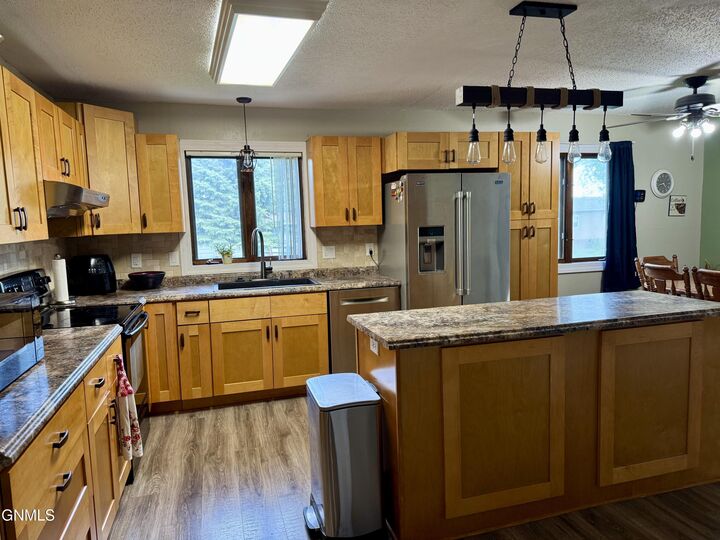 Property Photo: 417 4th Avenue SW ND 58523
