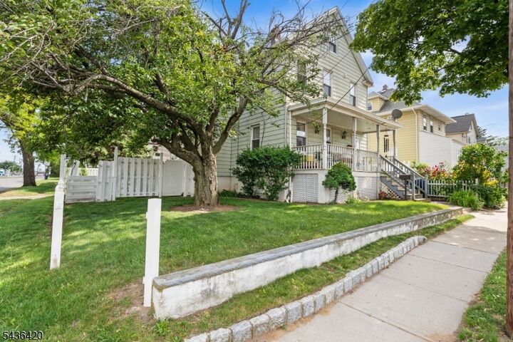 Property Photo:  33 Pulaski Pl  NJ 07601 