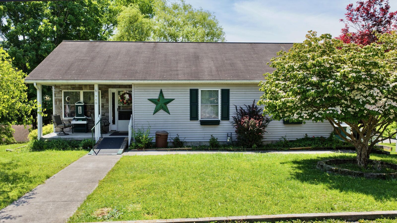 Property Photo:  965 Greenbrier Ave  WV 24970 