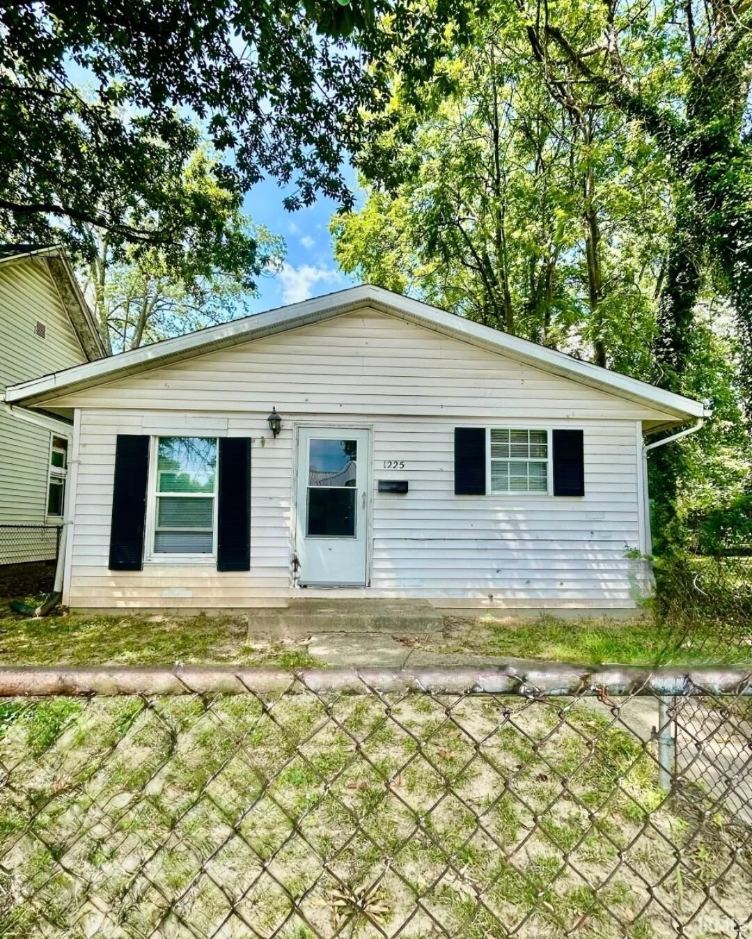 Property Photo: 1225 S Linwood Avenue IN 47713