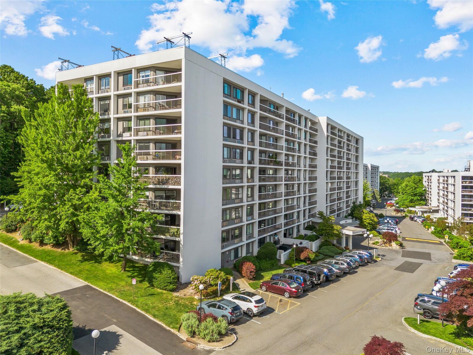 Property Photo:  300 High Point Drive 514  NY 10530 