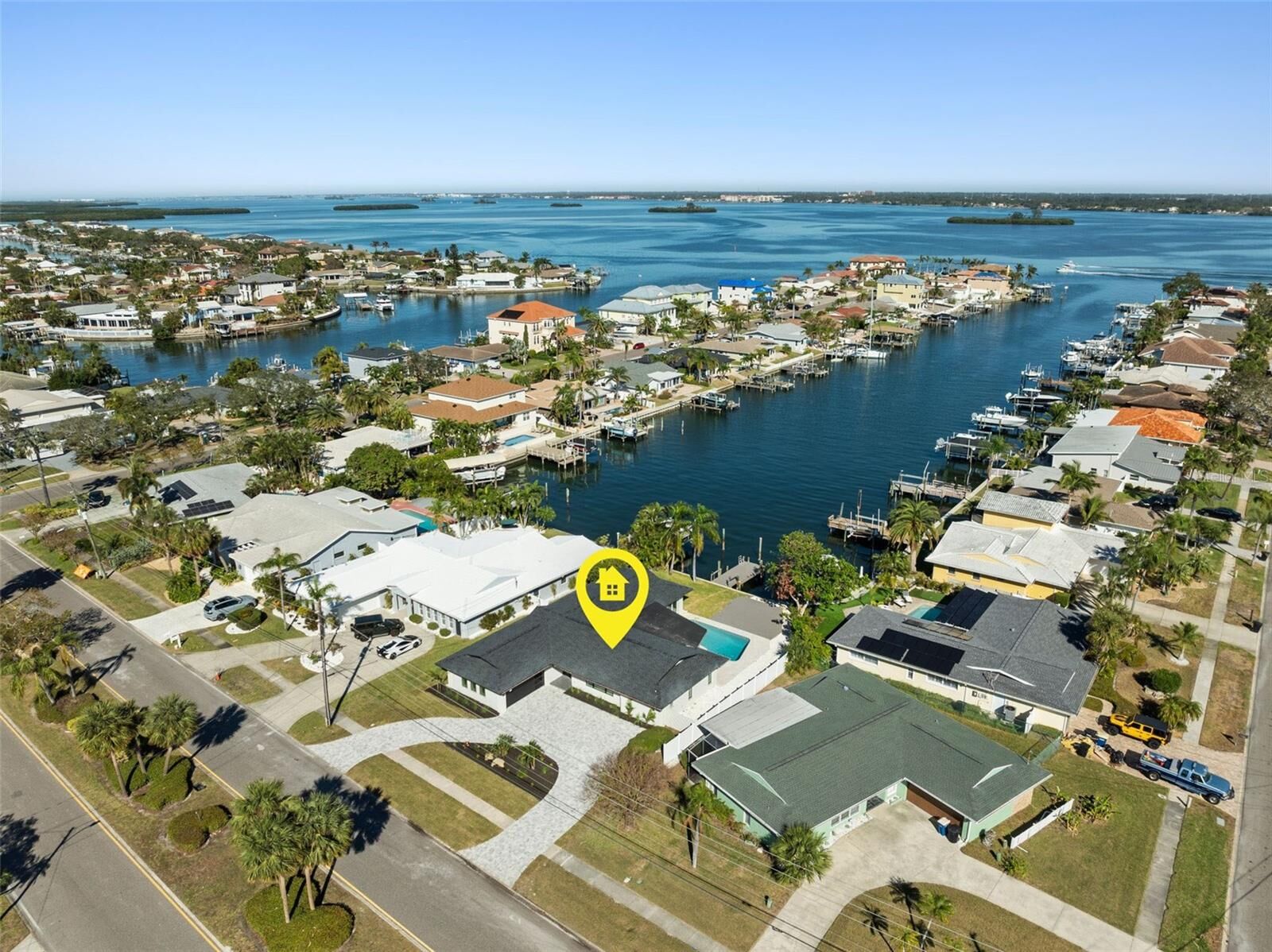 Property Photo:  475 Island Way  FL 33767 