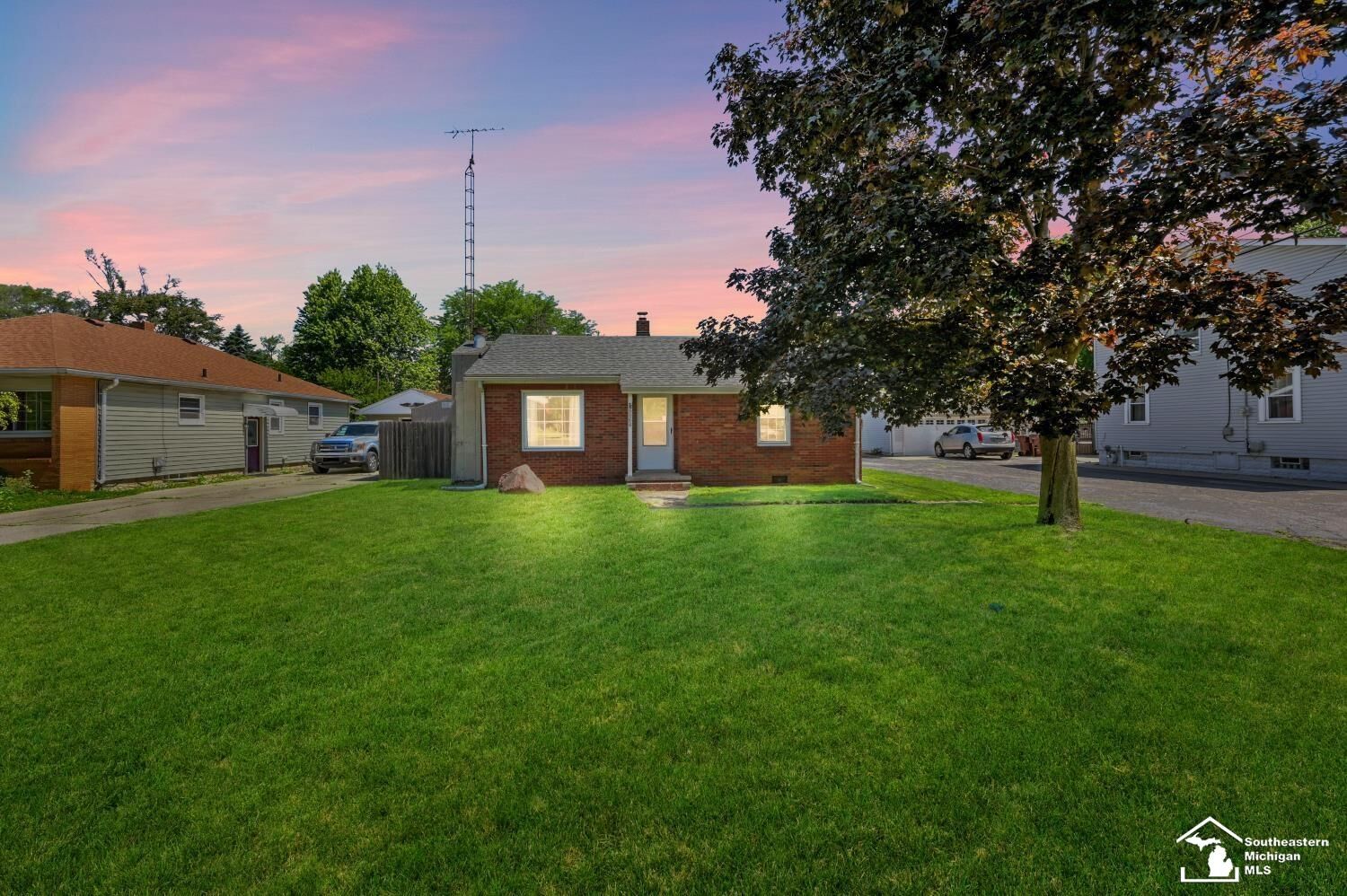 Property Photo:  5864 Edgewood Boulevard  MI 48161 