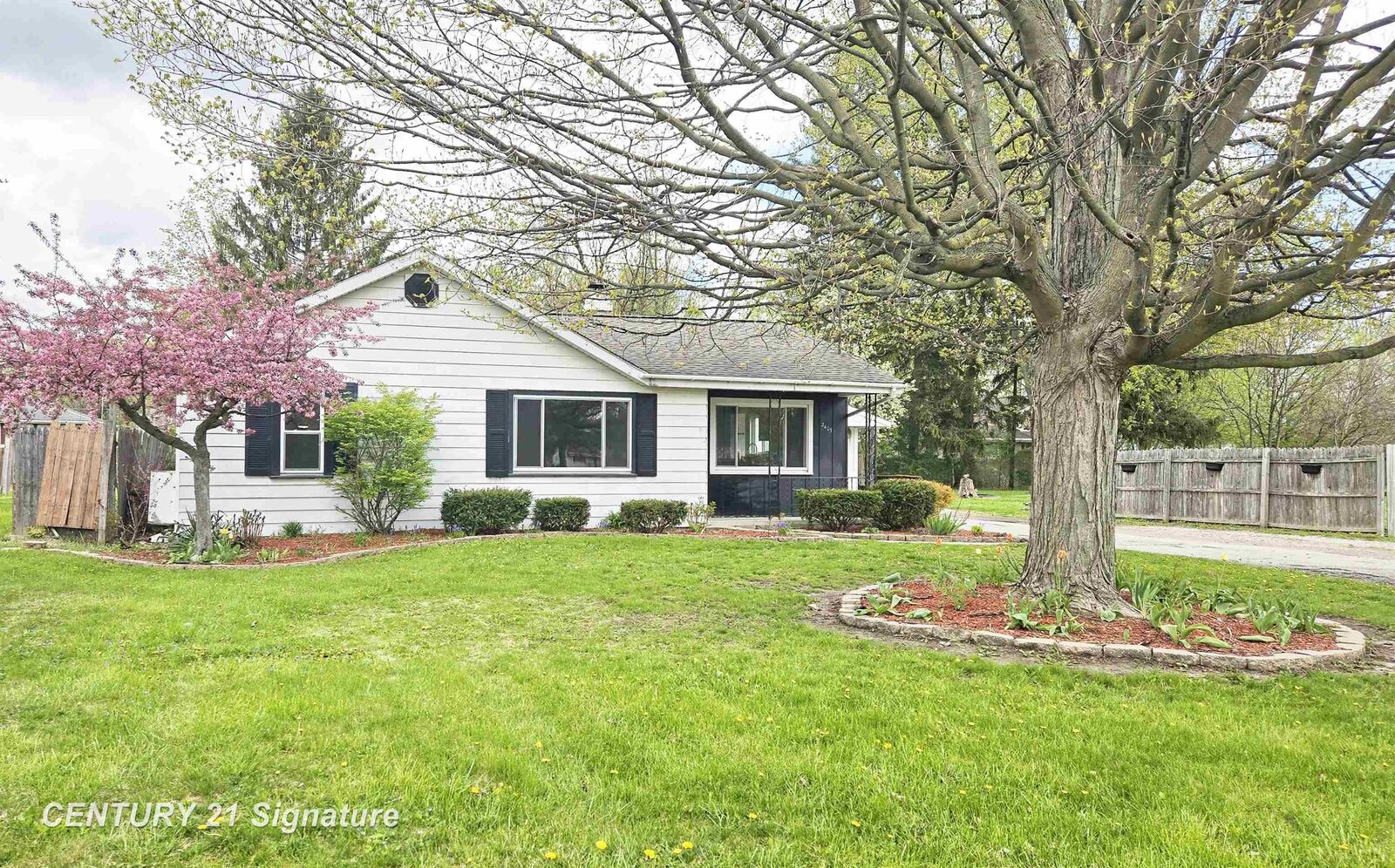 Property Photo:  2405 Nebraska Avenue  MI 48601 
