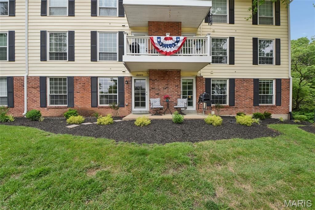 Property Photo: 1525 Hampton Hall Drive 7 MO 63017