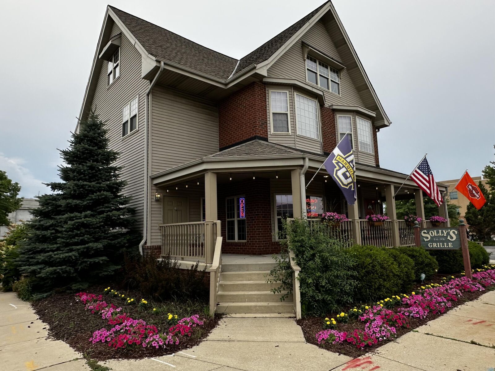 Property Photo: 4629 N Port Washington Rd N WI 53212