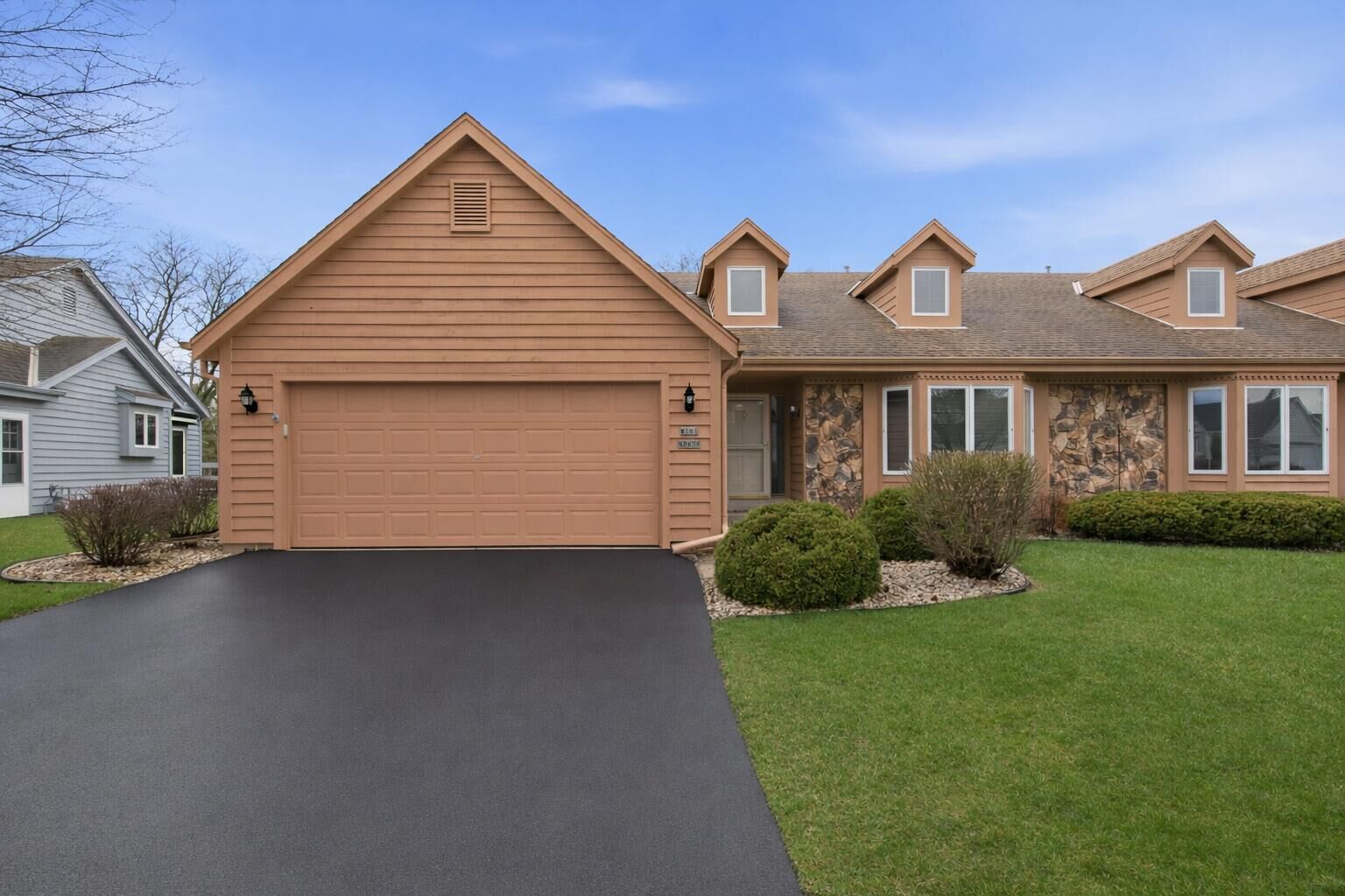 Property Photo:  W180n9879 Riversbend Cir W  WI 53022 