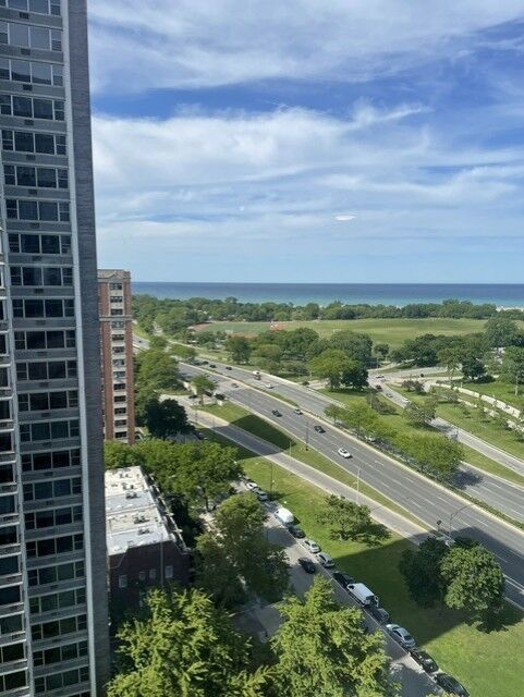Property Photo:  4250 N Marine Drive 1903  IL 60613 