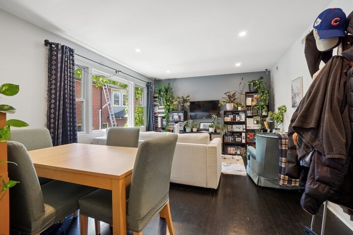 Property Photo:  