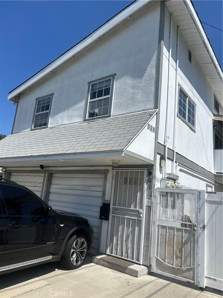 Property Photo:  1011 E 56th  CA 90805 
