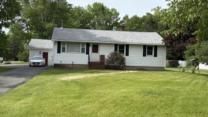 Property Photo:  2 Sunrise Circle  ME 04330 