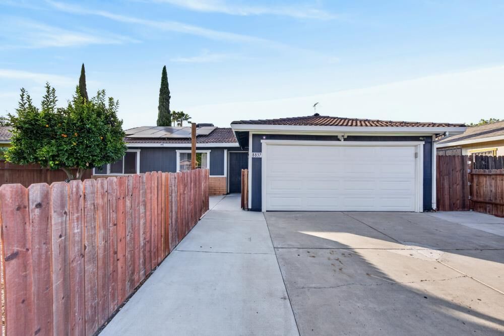Property Photo:  8837 Aylesford Lane  CA 95210 