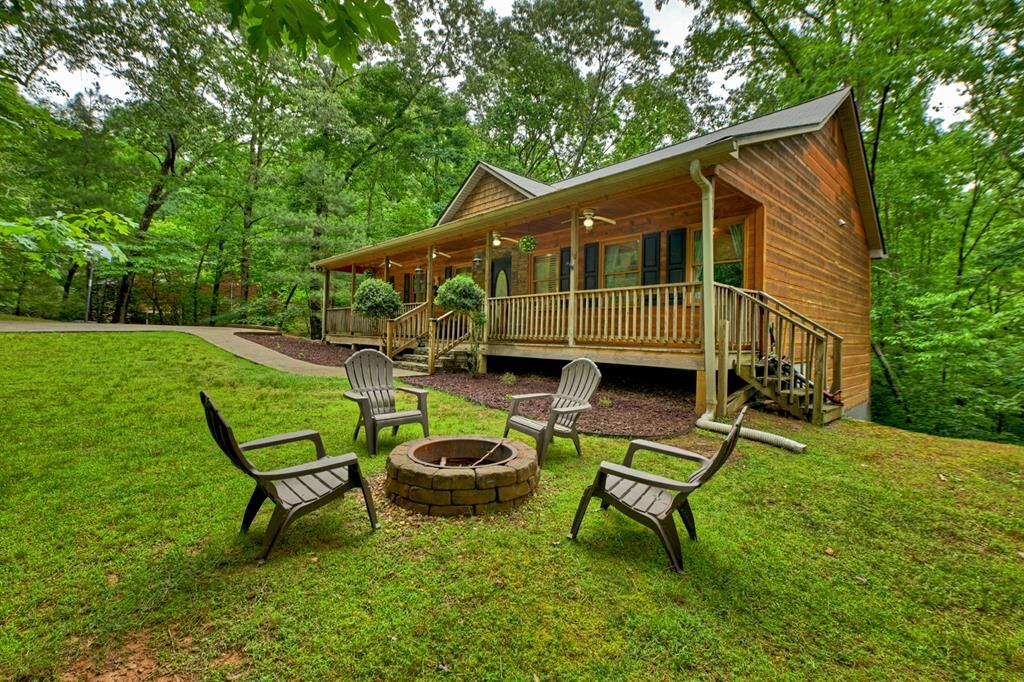 Property Photo:  161 Foxhound Court  GA 30540 