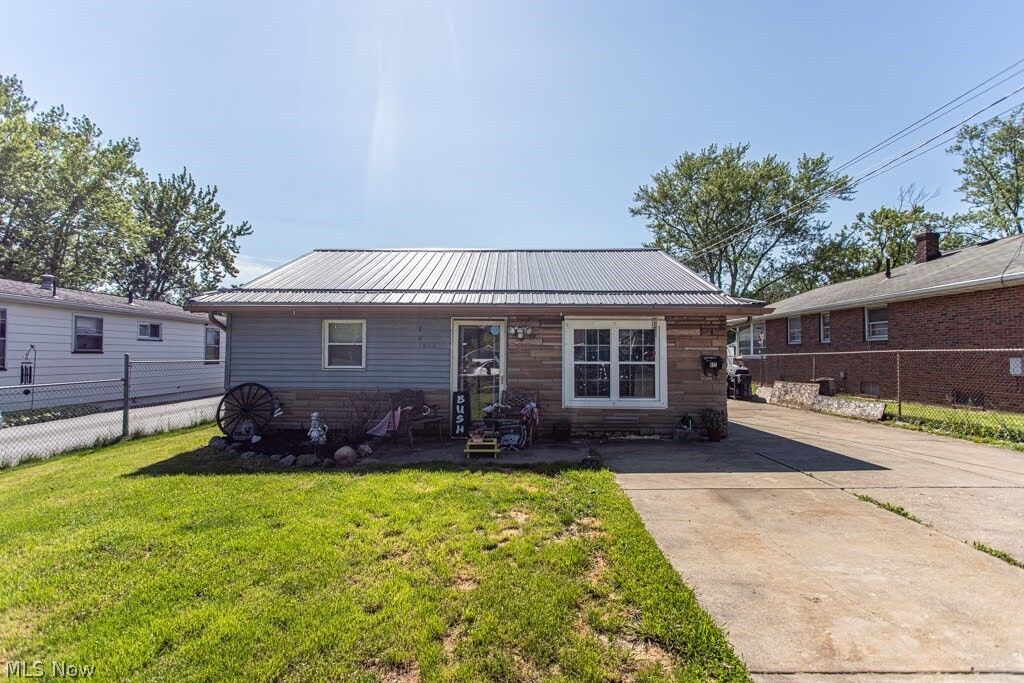 Property Photo:  612 High Avenue  OH 44446 